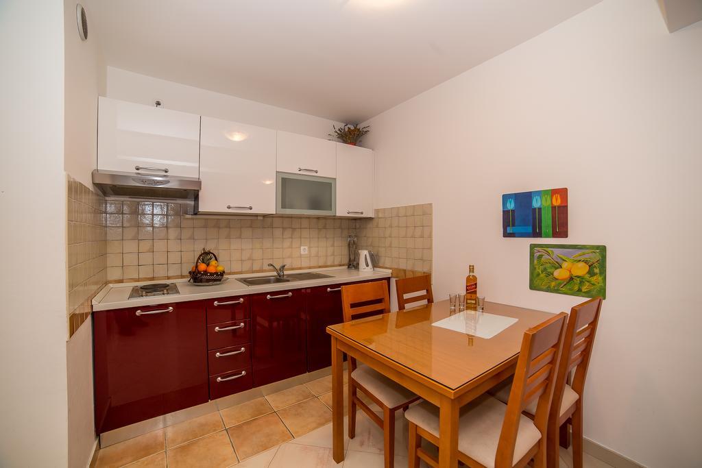 Apartments Kristina Makarska Esterno foto
