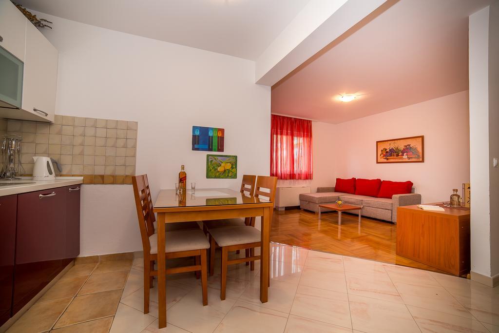 Apartments Kristina Makarska Esterno foto