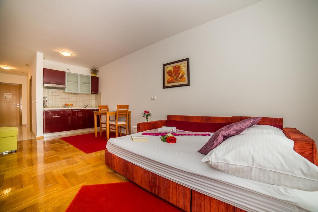 Apartments Kristina Makarska Esterno foto