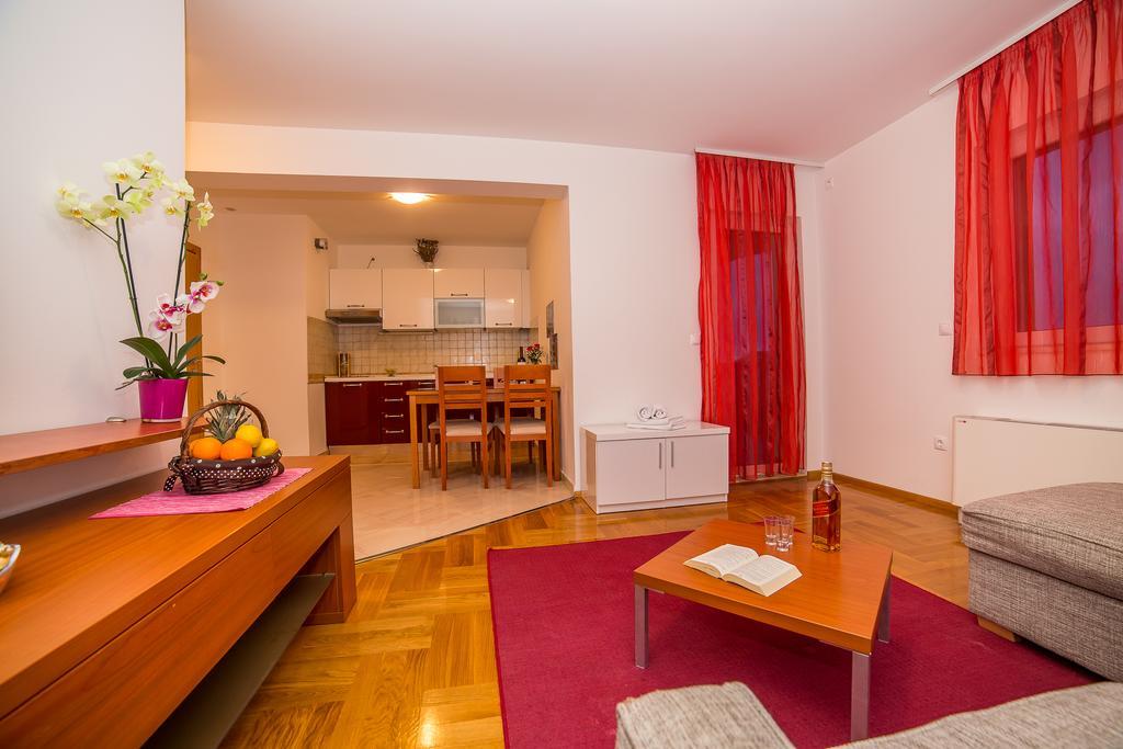 Apartments Kristina Makarska Esterno foto